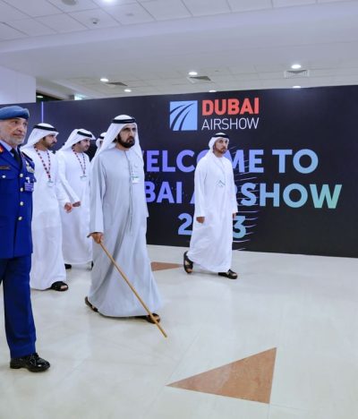 محمد بن راشد يقوم بجولة في معرض دبي للطيران